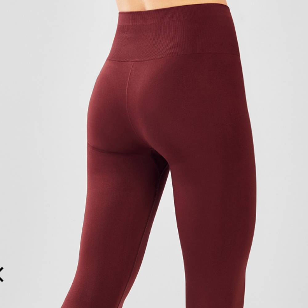 NWT Fabletics High Waisted Seamless Solid Capris L